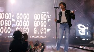 Βραβείο για φωτογραφία του Μάτι Χίλι από το συγκρότημα "The 1975" 