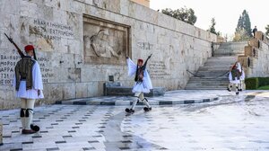 Δένδιας: Συζητήσαμε για τον καλύτερο συντονισμό των αρμοδιοτήτων του Δήμου για τον Άγνωστο Στρατιώτη