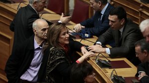 Μπακογιάννη εναντίον Κικίλια: "Αλαζονεία και άδικη η απόφαση" για τον λιμενάρχη Χανίων