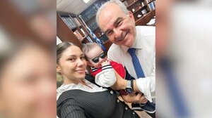 Η έκπληξη στον Υπουργό από τον "κουλ" εγγονό του!