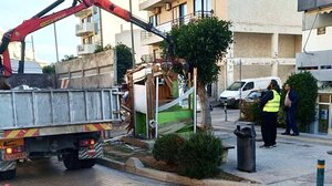 Ρέθυμνο: Καθαίρεση ανενεργού περιπτέρου στην οδό Δημοκρατίας