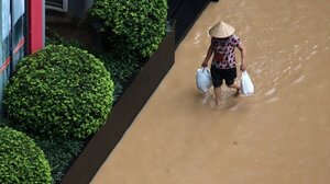 Πλημμύρες στην Ταϊλάνδη: Μεταφορά ασθενών σε κρίσιμη κατάσταση από νοσοκομείο - 33 νεκροί