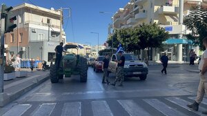 Ρέθυμνο: Μηχανοκίνητη πορεία στους δρόμους της πόλης από τους αγροτοκτηνοτρόφους - Βίντεο