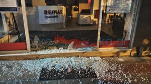 Χανιά: Μεταμεσονύκτια επιδρομή κουκουλοφόρων - Ζημιές σε γραφεία, τράπεζες, ΑΤΜ