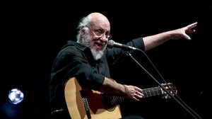 Διονύσης Σαββόπουλος: Οι πιο σημαντικές στιγμές της ζωής του σπουδαίου συνθέτη και τραγουδοποιού