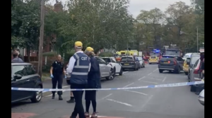 Βρετανία-Επίθεση σε συναγωγή: Ο δράστης της επίθεσης φορούσε ένα γιλέκο που έμοιαζε να έφερε εκρηκτικό μηχανισμό