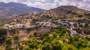 Θρόνος: Στους πρόποδες του Ψηλορείτη