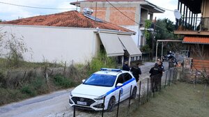 Τρίκαλα: Ενώπιον ανακριτή και εισαγγελέα ο 18χρονος καθ’ ομολογίαν μητροκτόνος