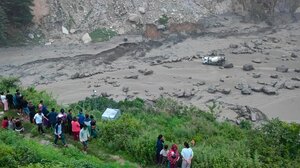 Φονικές πλημμύρες και κατολισθήσεις σε Νεπάλ και Ινδία - Tουλάχιστον 60 νεκροί