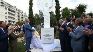 Αποκαλυπτήρια του πρώτου αγάλματος αφιερωμένου στους μικρομεσαίους επιχειρηματίες