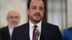 Κύπρος: Ποιος κρύβεται πίσω από το προφίλ «Emily» που διέρρευσε το βίντεο με τις μίζες στο Προεδρικό