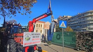 Βέροια: Με τα τρακτέρ στο κέντρο της πόλης αγρότες και κτηνοτρόφοι