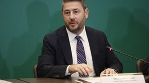 Ανδρουλάκης: «Η κυβέρνηση επέτρεψε σε ισχυρά ολιγοπώλια να βγάζουν υπερκέρδη εις βάρος του καταναλωτή»