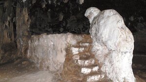 Γνωρίζατε ότι σε σπήλαιο της Κρήτης σας περιμένει μία... αρκούδα;