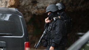 Βορίζια: εξετάζουν τα χέρια όλων για πυρίτιδα, ψάχνουν διακαώς τα όπλα του μακελειού