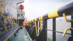 Από το δεξαμενόπλοιο στο νοσοκομείο με ελικόπτερο της Πολεμικής Αεροπορίας