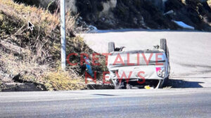 Άγιο είχε ο οδηγός - Σοκάρουν οι φωτογραφίες από το τροχαίο στο δρόμο προς ΠΑΓΝΗ