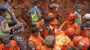 Ινδονησία: 11 νεκροί και 12 αγνοούμενοι εξαιτίας κατολίσθησης