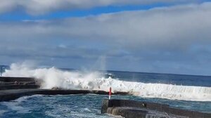 Τρεις νεκροί και 15 τραυματίες από τη σφοδρή θαλασσοταραχή στην Τενερίφη (βίντεο)