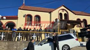 Σπαραγμός στην κηδεία του 3χρονου Ανδρέα που σκοτώθηκε πέφτοντας από μάντρα