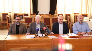 Μαζί τα βάλαμε… τα τέλη, ή μια φωτογραφία πολλές λέξεις! 