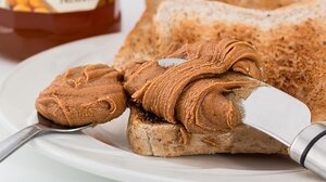 Οκτώ τροφές που έχουν λιγότερη πρωτεΐνη από όση νομίζετε – Φυστικοβούτυρο, μπάρες και κινόα