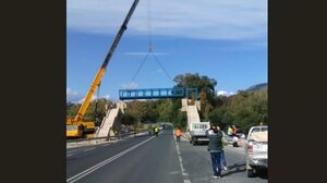 ΒΟΑΚ: Με επιτυχία η τοποθέτηση της πρώτης μεταλλικής πεζογέφυρας στο τμήμα Γεωργιούπολη – Πετρές