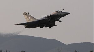 Συμφωνία Μακρόν-Ζελένσκι για πώληση 100 Rafale