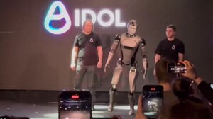 Ρωσία: Φιάσκο η παρουσίαση του πρώτου AI ρομπότ - Παραπάτησε και έπεσε με τα μούτρα