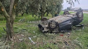 Τραγωδία στη Φθιώτιδα: Νεκροί νεαροί φίλοι μετά από τροχαίο - Το ΙΧ τους "καρφώθηκε" σε ελιά