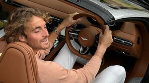 «Δεν οδηγούσε ο Τσιτσιπάς» λέει ο δικηγόρος του τενίστα για το αυτοκίνητο που έτρεχε με 210 χλμ. στην Αττική Οδό