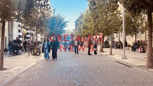 Black... Sunday: Ανοιχτά καταστήματα, προσφορές και καλοκαιρία γέμισαν το κέντρο