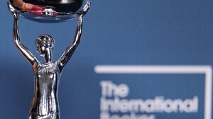 Ο Βρετανός-Ούγγρος συγγραφέας Ντέιβιντ Σάλαϊ κερδίζει το βραβείο Booker 2025