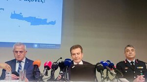 Χρυσοχοΐδης για όπλα: Νομοθετικό «κεφαλοκλείδωμα», επιχειρησιακό σφυροκόπημα