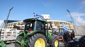 Στους δρόμους ο πρωτογενής τομέας της Κρήτης - Στον ΒΟΑΚ τρακτέρ και αυτοκίνητα- Κλειστοί οι δρόμοι προς το αεροδρόμιο