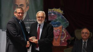 Τον σκηνοθέτη Γιάννη Σμαραγδή τίμησε το Παγκόσμιο Συμβούλιο Κρητών στη Νέα Υόρκη