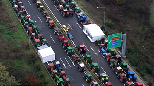 Δημογλίδου για αγρότες: Δεν μπορούμε να επιτρέψουμε να αποκλειστούν λιμάνια και αεροδρόμια της χώρας