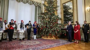 Έψαλαν τα κάλαντα στον Πρόεδρο της Δημοκρατίας