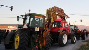 Χωρίς αποκλεισμούς παραμένουν τα μπλόκα σε Μπράλο, Αταλάντη, Κάστρο και Θήβα