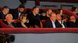 Τσίπρας: Άλλοι με λάμψη και καμάρι κι άλλοι κρυμμένοι στο πατάρι!