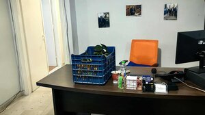 Πορεία αγροτών στο Αγρίνιο – Άφησαν πορτοκάλια, σανό και κοπριά σε γραφεία πολιτικών