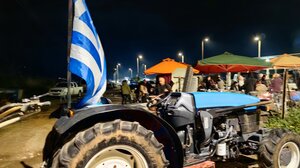 «Καλά Χριστούγεννα» στα μπλόκα: Σε νέα σύσκεψη οι επόμενες κινήσεις και οι αποφάσεις μετά τις γιορτές