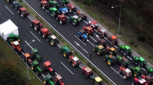 Ανοίγουν ξανά τα διόδια οι αγρότες: Ανεμπόδιστες οι μετακινήσεις – Νέα σύσκεψη στη Λάρισα