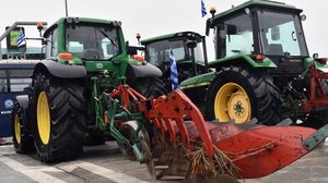 Πρωτοχρονιά στα μπλόκα θα κάνουν οι αγρότες 