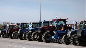 Οι αγρότες αποφάσισαν συνέχιση των κινητοποιήσεων με αποκλεισμούς δρόμων και τελωνείων