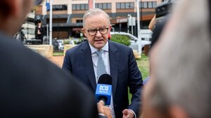 Ο πρωθυπουργός της Αυστραλίας επισκέφθηκε τον «ήρωα» της παραλίας Μπόνταϊ του Σίδνεϊ