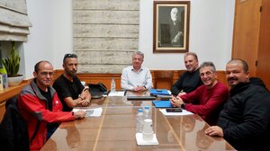 Συνάντηση Αρναουτάκη με το Προεδρείο της Περιφερειακής Ομοσπονδίας Ατόμων με Αναπηρία Κρήτης