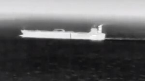 Στα 100 χλμ από την Κρήτη έφτασε το ρωσικό δεξαμενόπλοιο που χτυπήθηκε