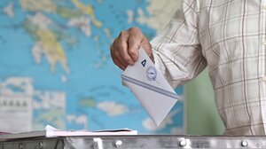 Δημοσκόπηση MRB: Σταθερό προβάδισμα της ΝΔ με 16 μονάδες, η Πλεύση Ελευθερίας ξεπέρασε το ΠΑΣΟΚ