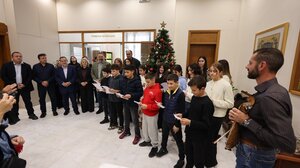 Ξεχωριστά κάλαντα από τον... Βαλκανικό πόλεμο αντήχησαν στην Περιφέρεια - Βίντεο